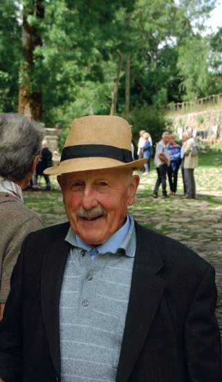 Léon pour ses 90 ans entre amis.